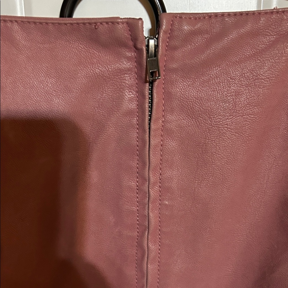 Chic Mauve Mini Skirt - Picture 4 of 5